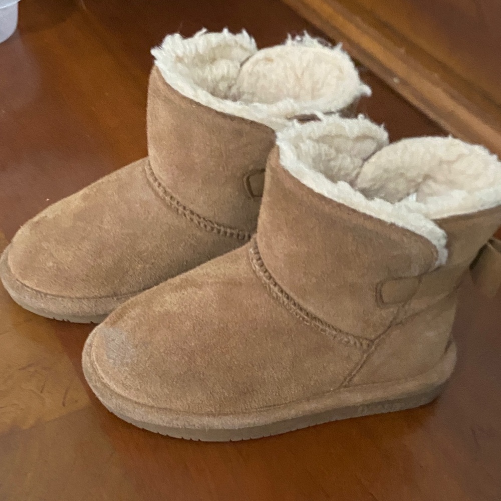 BearPaw Tan Boots with Shearling Lining